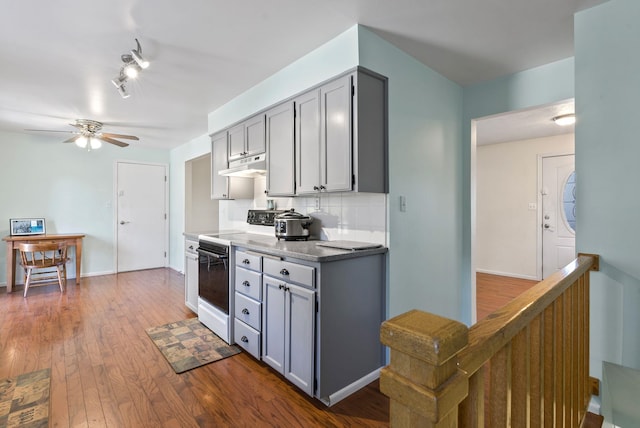 kitchen with tasteful backsplash, dark hardwood / wood-style flooring, white electric stove, gray cabinets, and ceiling fan