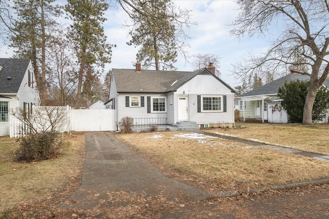 bungalow-style house featuring a front lawn