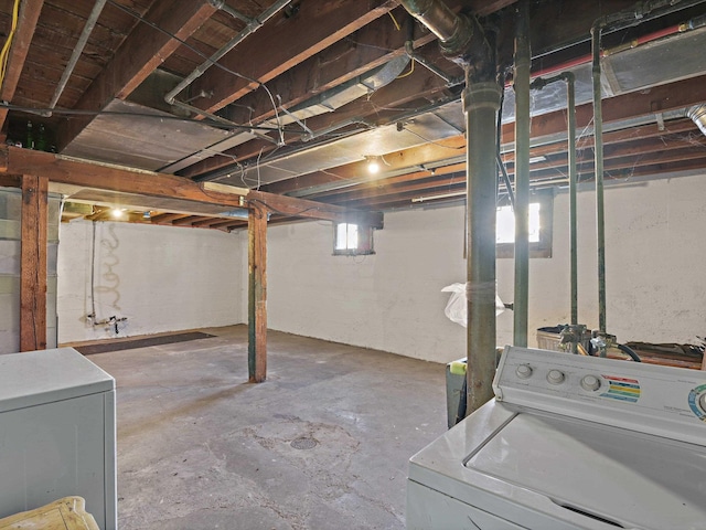 basement featuring washer / dryer