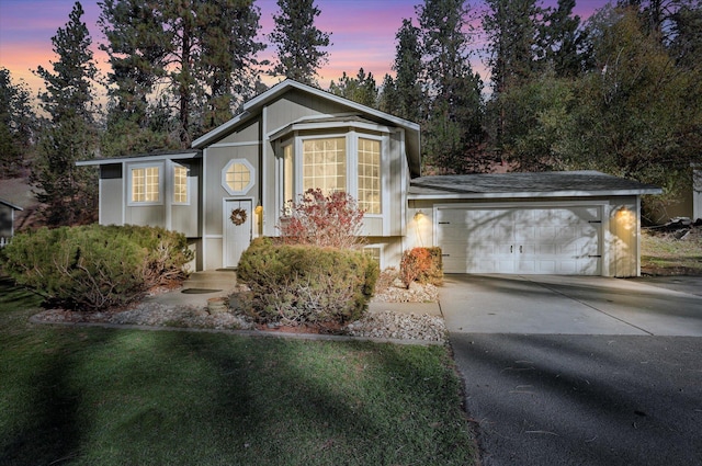 view of front facade featuring a garage