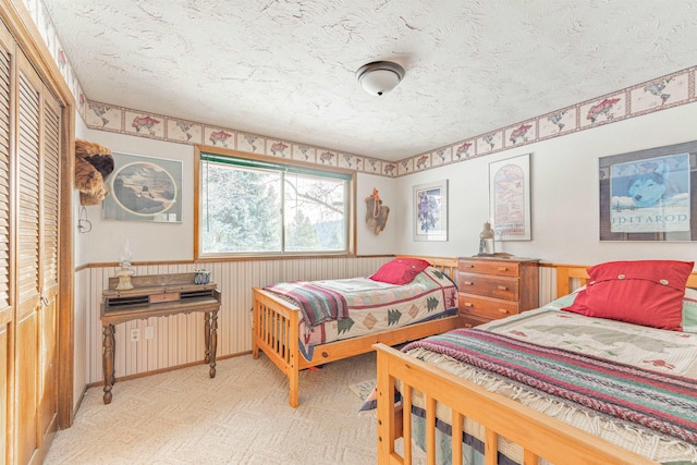 bedroom with carpet and a textured ceiling