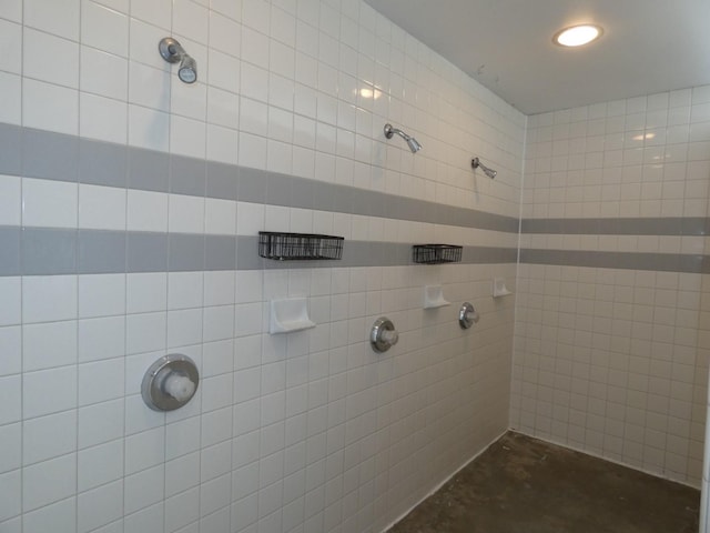 706 2nd St, Cheney, WA 99004 - bathroom with a tile shower