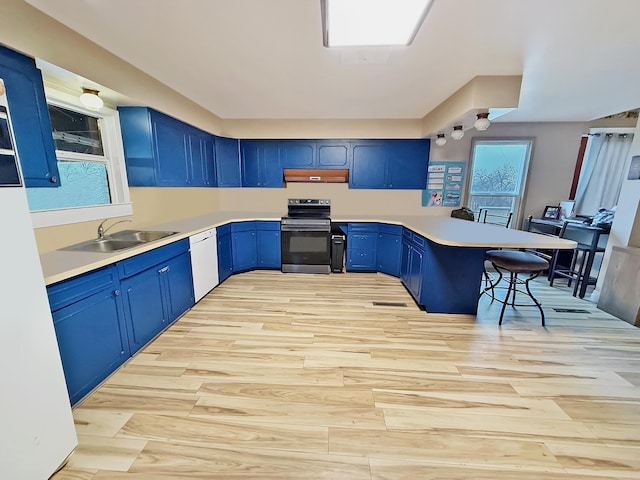 kitchen with sink, blue cabinetry, dishwasher, light hardwood / wood-style floors, and stainless steel range with electric cooktop