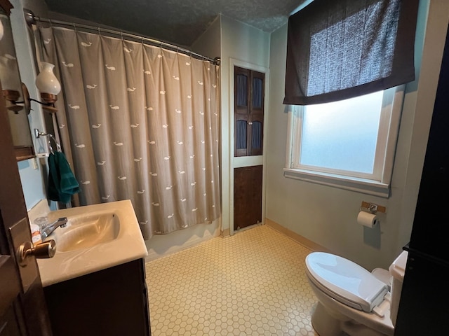 bathroom with a shower with curtain, vanity, and toilet