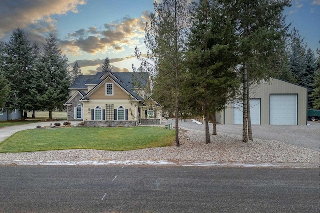 view of front of house featuring a lawn