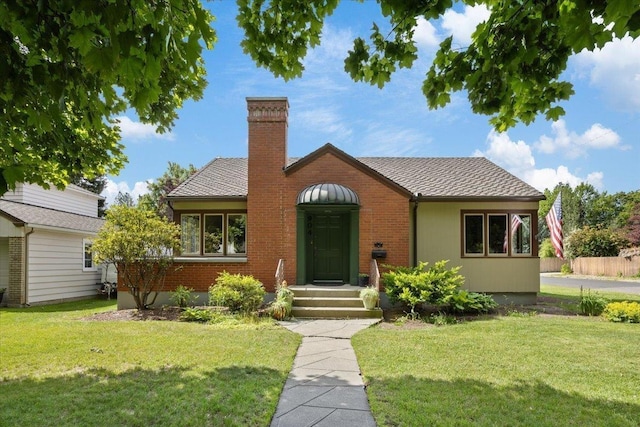 bungalow-style house featuring a front lawn