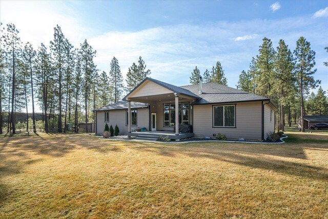 view of front of home with a front lawn