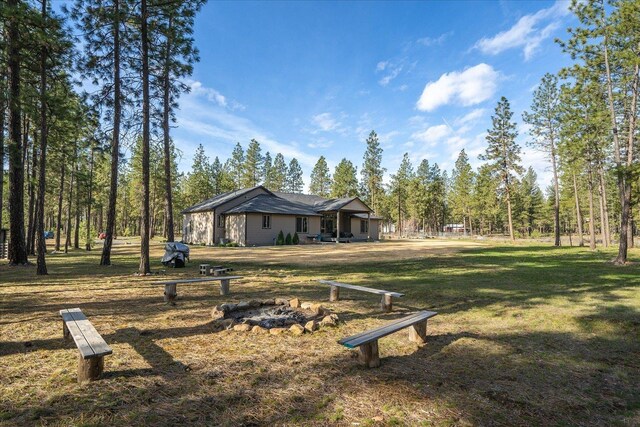 view of yard featuring a fire pit