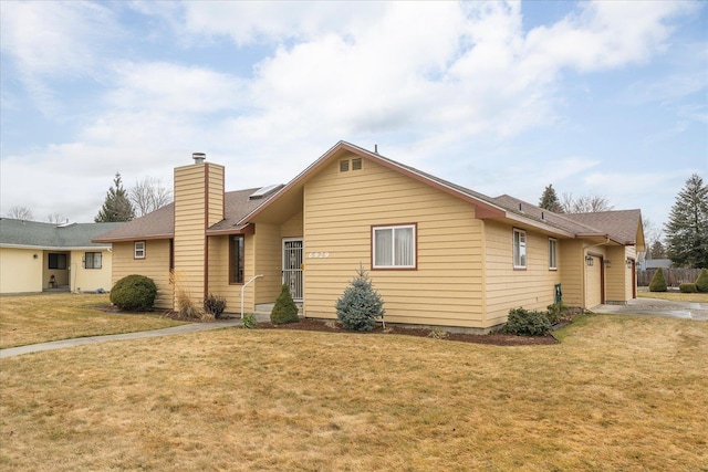 view of front of property with a front lawn