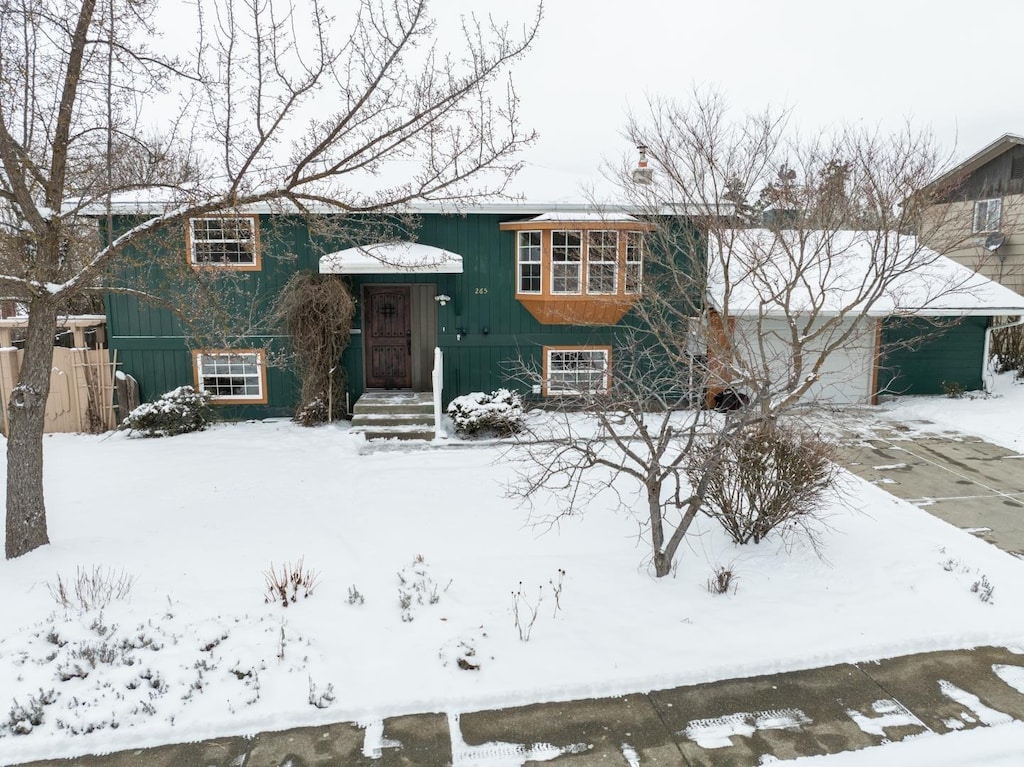 view of front of home featuring a garage