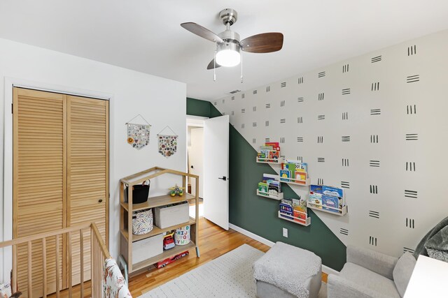 playroom with light wood-style flooring, a ceiling fan, and lofted ceiling