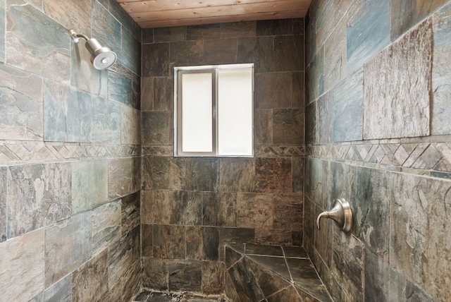 bathroom featuring a tile shower