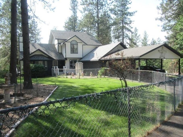 view of front of home featuring a carport and a front yard