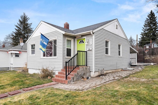 view of front facade with a front yard