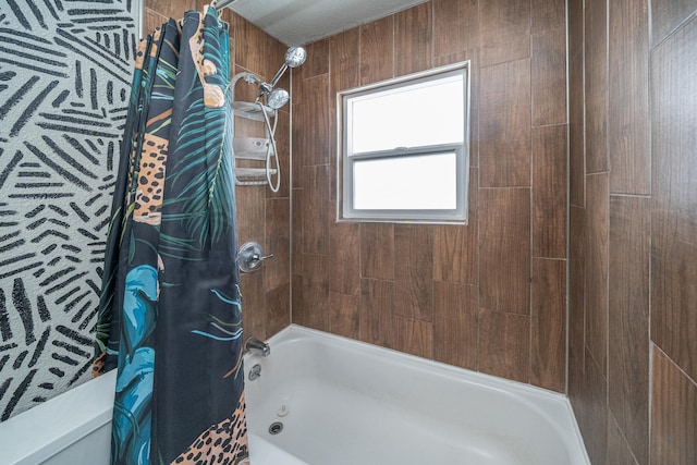 bathroom featuring toilet and shower / bath combo