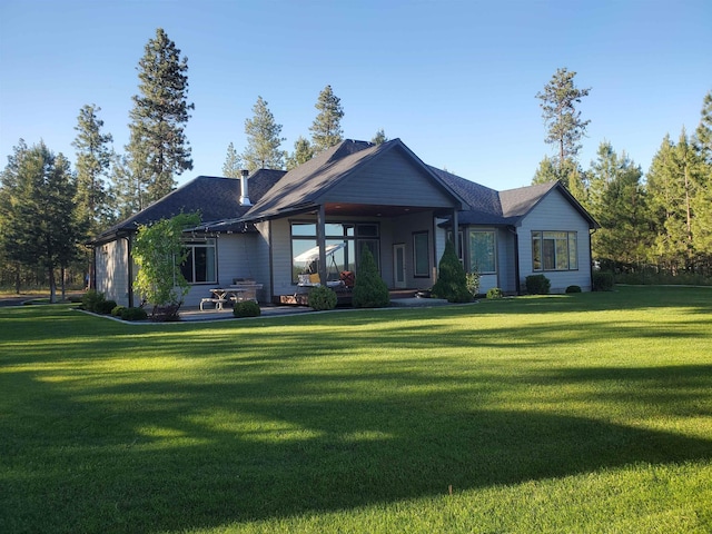 view of front of house with a front lawn