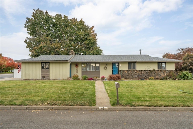 single story home with a front yard