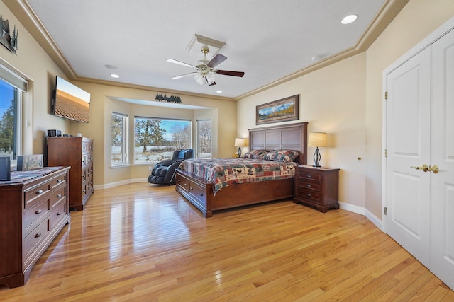 bedroom with baseboards, light wood-style flooring, crown molding, and a ceiling fan