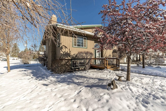 view of front of house featuring a wooden deck