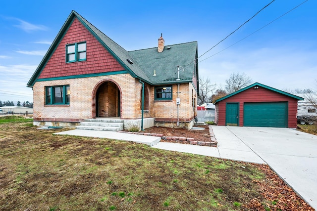 view of front of property featuring a garage, an outbuilding, and a front yard