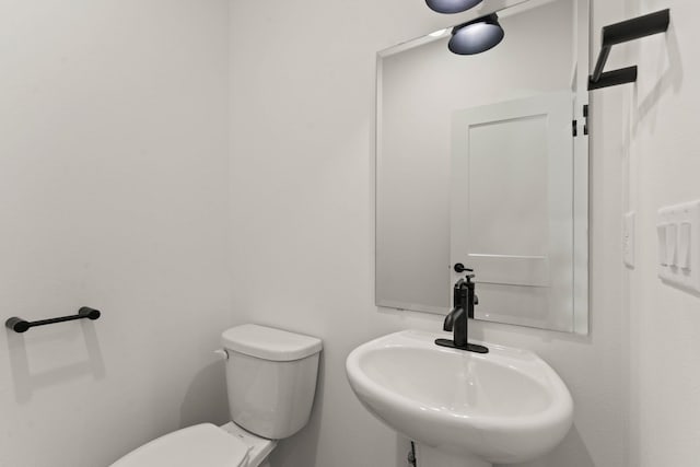 bathroom featuring toilet and sink