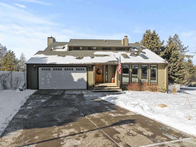 view of front of property featuring a garage