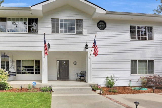 view of front of property featuring a porch