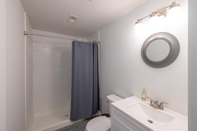 bathroom featuring toilet, curtained shower, and vanity