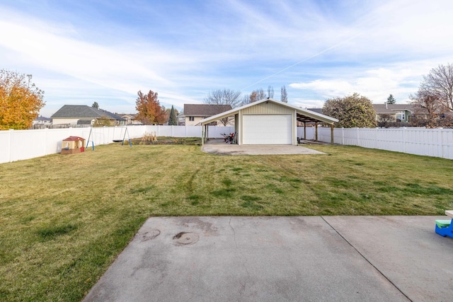 view of yard featuring a carport, an outdoor structure, and a garage