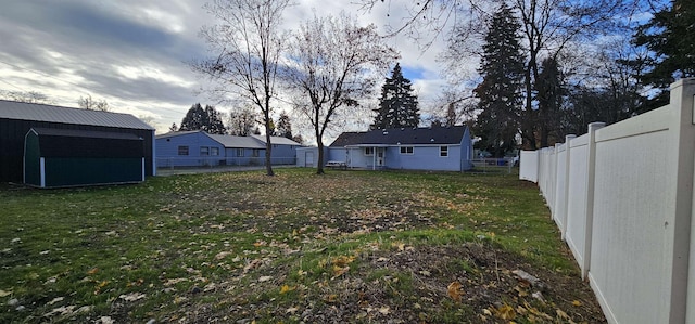 view of yard with a shed