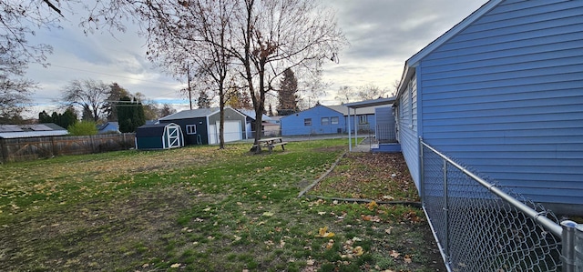 view of yard featuring a storage shed