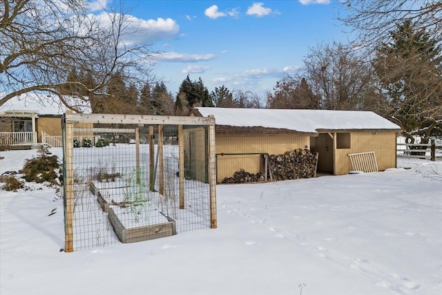 view of yard layered in snow