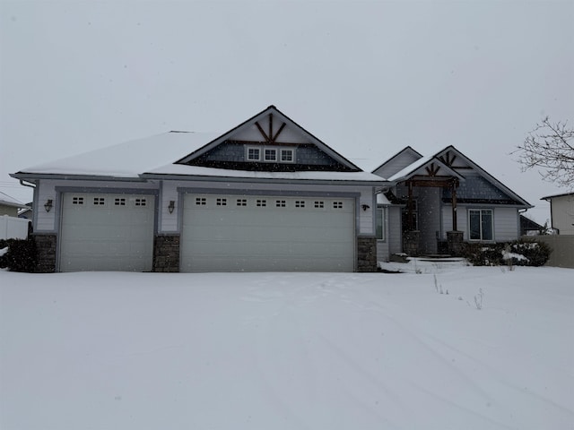 view of front facade featuring a garage