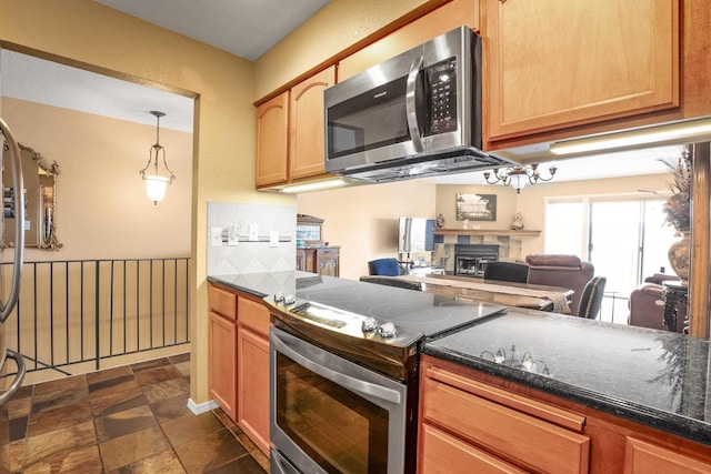 kitchen with appliances with stainless steel finishes and backsplash