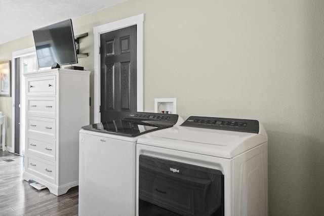 washroom with laundry area, baseboards, dark wood finished floors, and independent washer and dryer