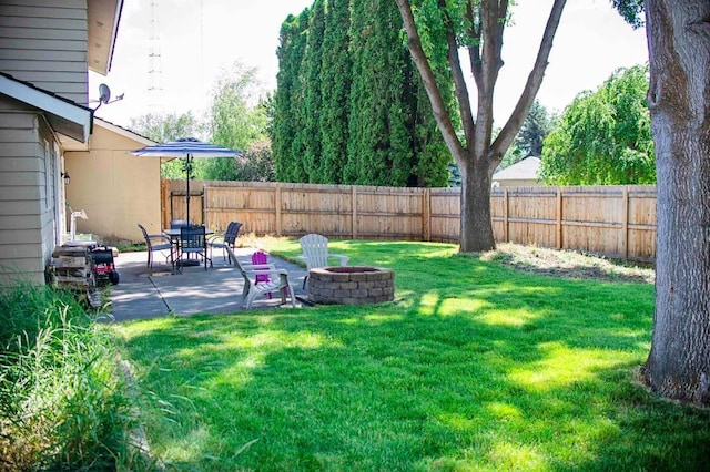 view of yard with a patio area, an outdoor fire pit, and a fenced backyard