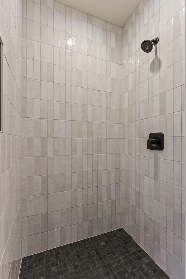 bathroom featuring tiled shower