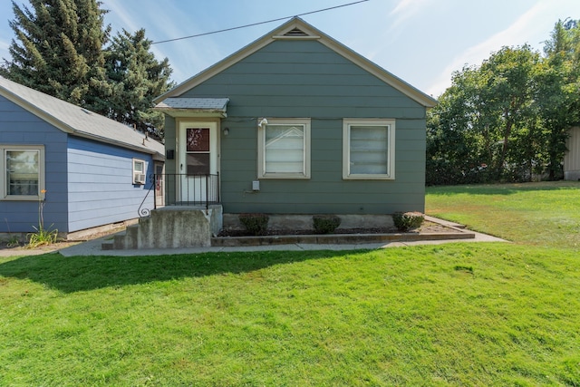 view of front of house with a front lawn