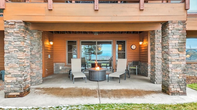 view of patio with an outdoor fire pit