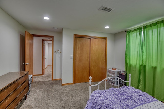 bedroom featuring recessed lighting, a closet, visible vents, light carpet, and baseboards