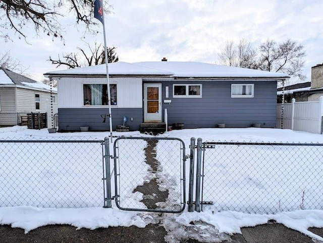 view of front of house featuring a gate and fence