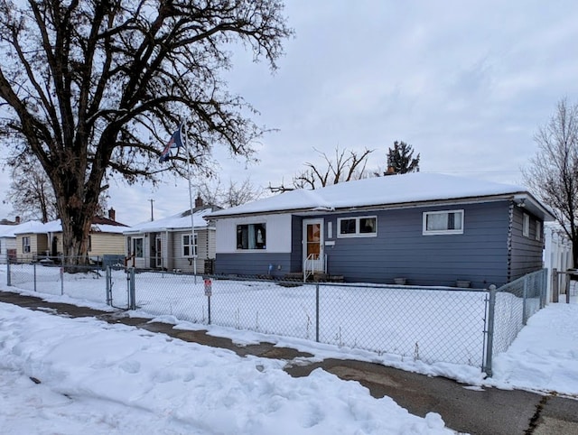 view of front of property with a fenced front yard