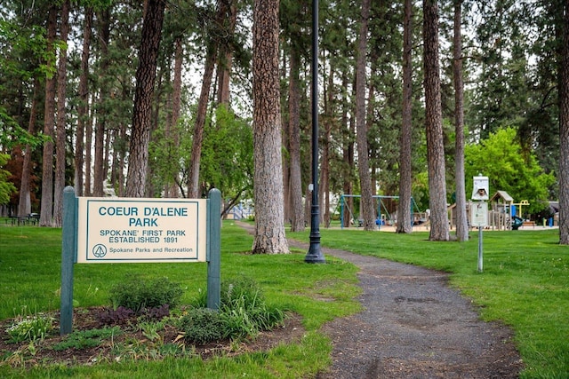 view of home's community featuring a lawn