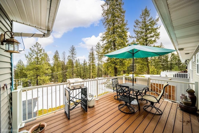 deck with outdoor dining space