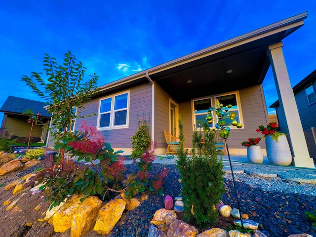 view of front of property featuring a porch