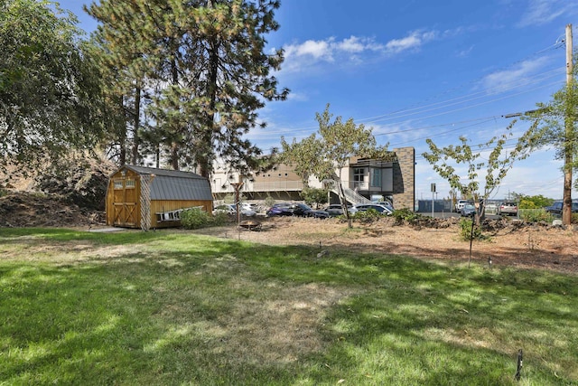 view of yard featuring a storage shed and an outdoor structure