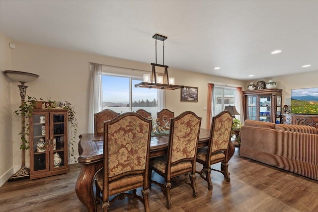 dining room featuring recessed lighting, an inviting chandelier, and wood finished floors