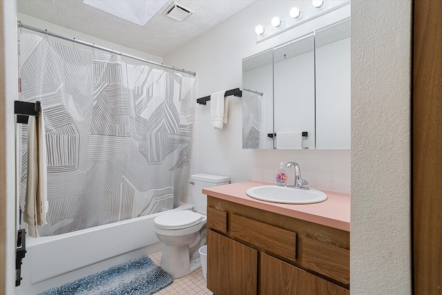 full bathroom with visible vents, toilet, shower / bathtub combination with curtain, a textured ceiling, and vanity