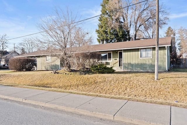 ranch-style home with a front yard