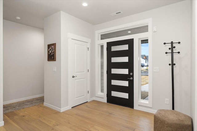 entryway with recessed lighting, visible vents, light wood-style flooring, a healthy amount of sunlight, and baseboards